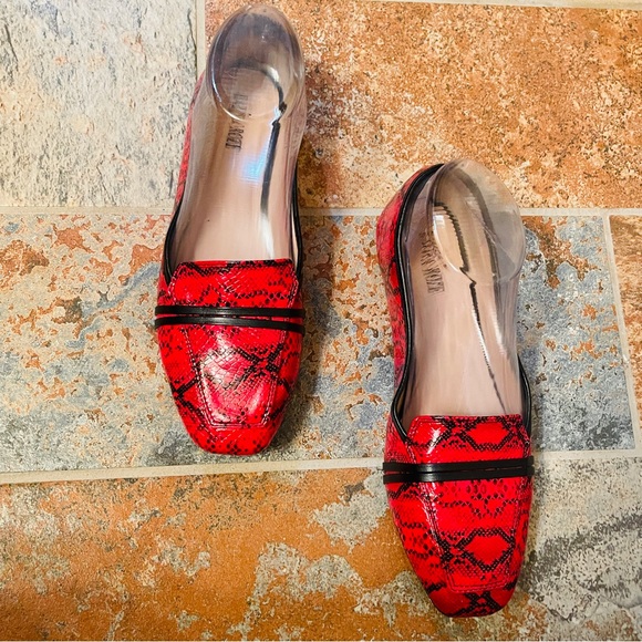 🐦‍🔥NWOB Frisky Kalita Rose Snake Print Red/Black Loafers/Flats! - Picture 13 of 15